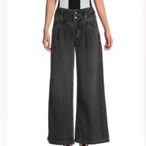 Free People Wide Leg Jeans. Size Small !
